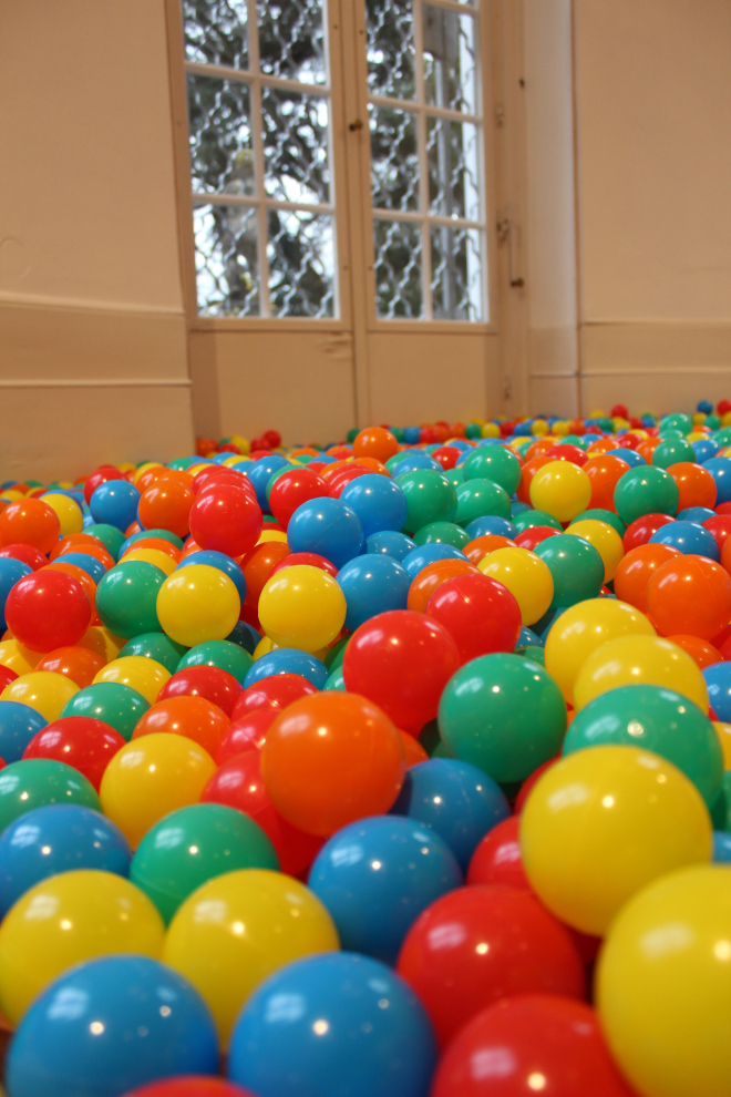 balls museum villa rot 2